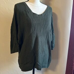 Olive green lightweight sweater that buttons up the back 3/4 sleeve 2x